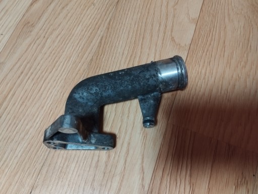 070121131B 070121133B - Водяний штуцер охолоджуючої рідини головки VW T5 2.5 TDI