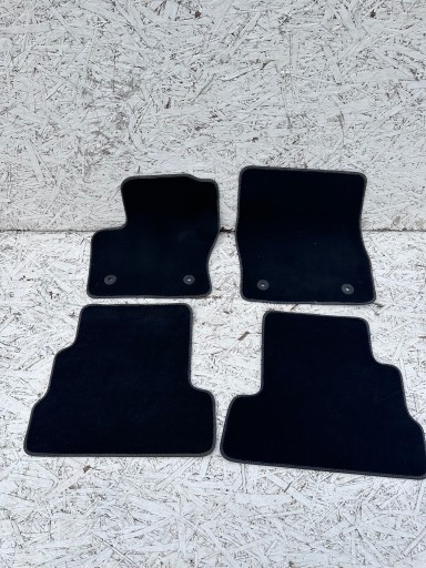 Килимки KUGA MK2, ВЕЛЮРОВІ ДІВНИКИ GV41-130D00-EA