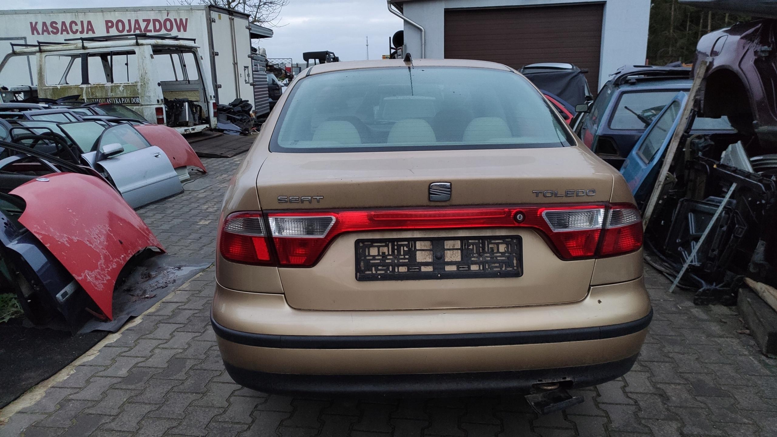 Ручка багажника Seat Toledo II исправна