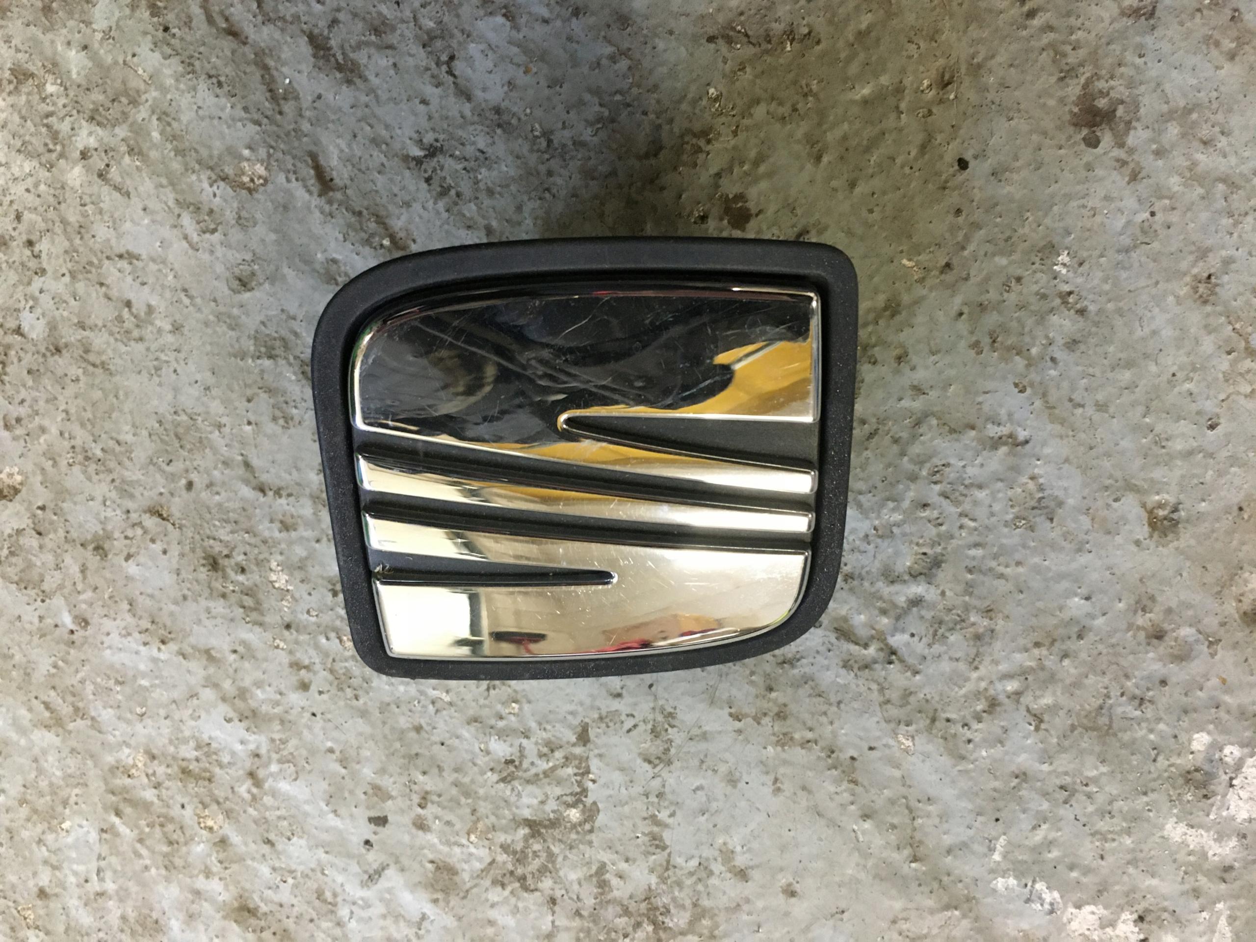 Ручка двери багажника Seat Exeo 6j4827565b