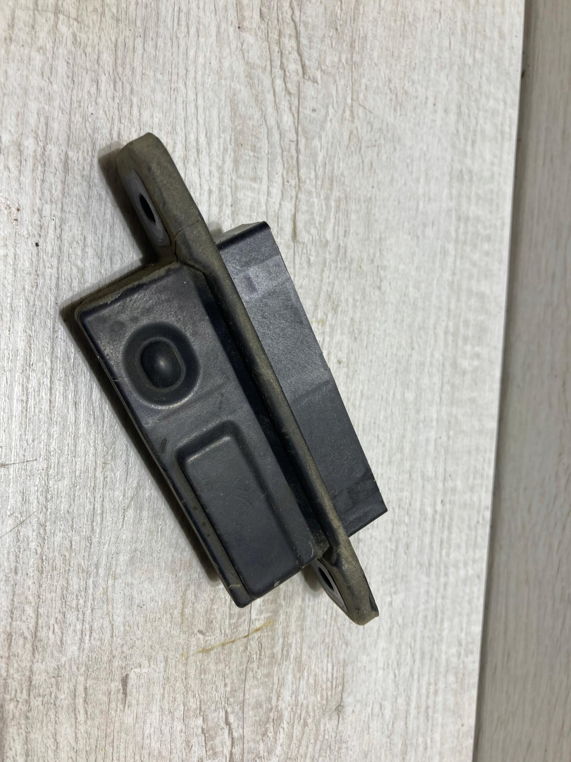 86555IIIUYB - Ручка задніх дверей Toyota Yaris III