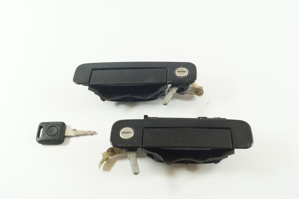 Ручка левая передняя Audi 80 B4 ключ в сборе