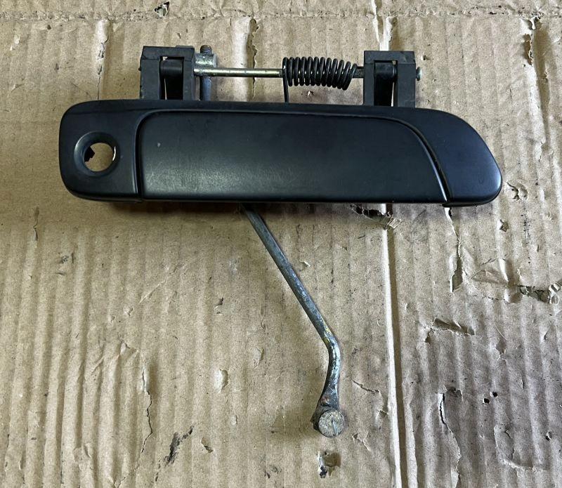 Правая передняя дверная ручка HONDA ACCORD VI 98-02