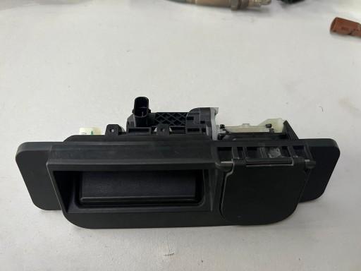 2227500893 - Дверная ручка кнопка багажника Mercedes W205 W222