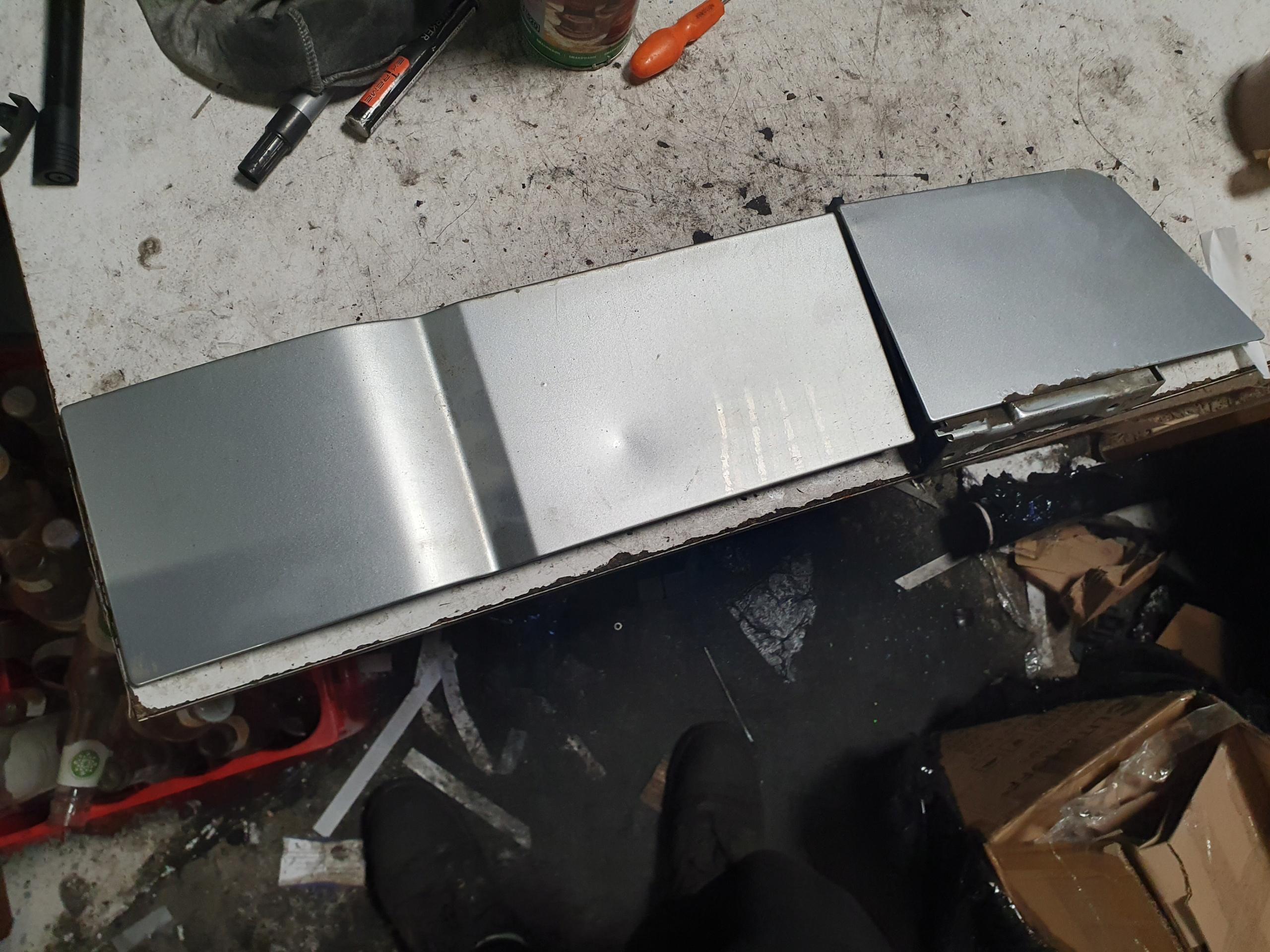 Кришка наповнювача решітка Compet VW T5