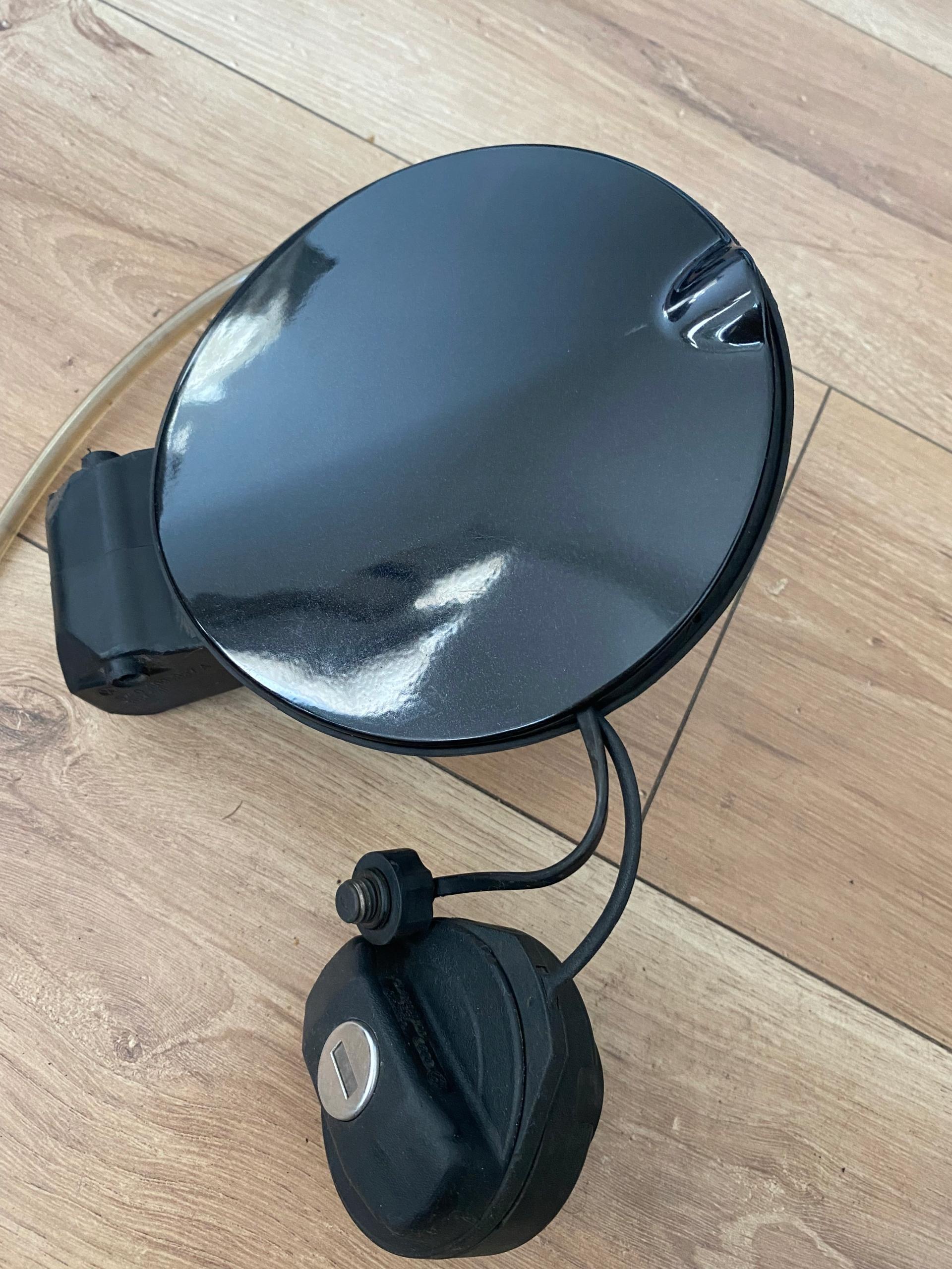 Кришка паливного бака VW Fox LC9Z 5Z0809857