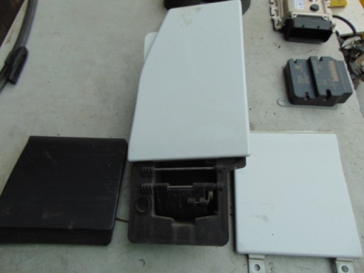 781209835R - Кришка бензобака Renault Trafic III 17 р.в