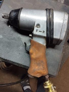 Пневматический ударный гайковерт