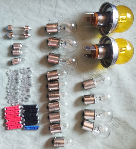 14151560 - Комплект лампочек и предохранителей на Полонез СТ с желтой лампочкой R2 P45t