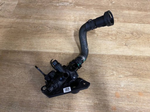 Патрубок охлаждения с клапаном Jaguar E-Pace X540 OE L8D2-65008-AB LR125547