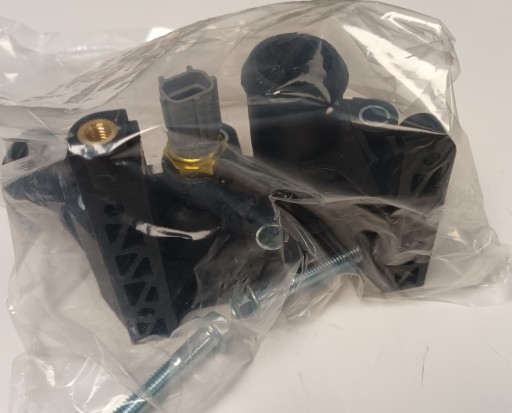 7M5G8K556AC - Водяной штуцер с датчиком температуры FORD B-MAX/FOCUS C-MAX / FIESTA