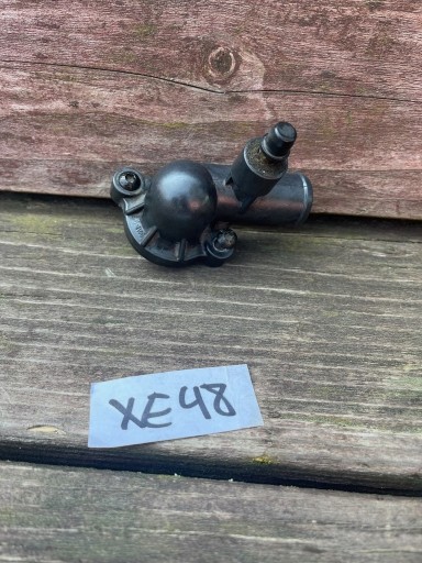 Xe48 - Роз'єм води, корпус термостата, Piaggio Xevo 125