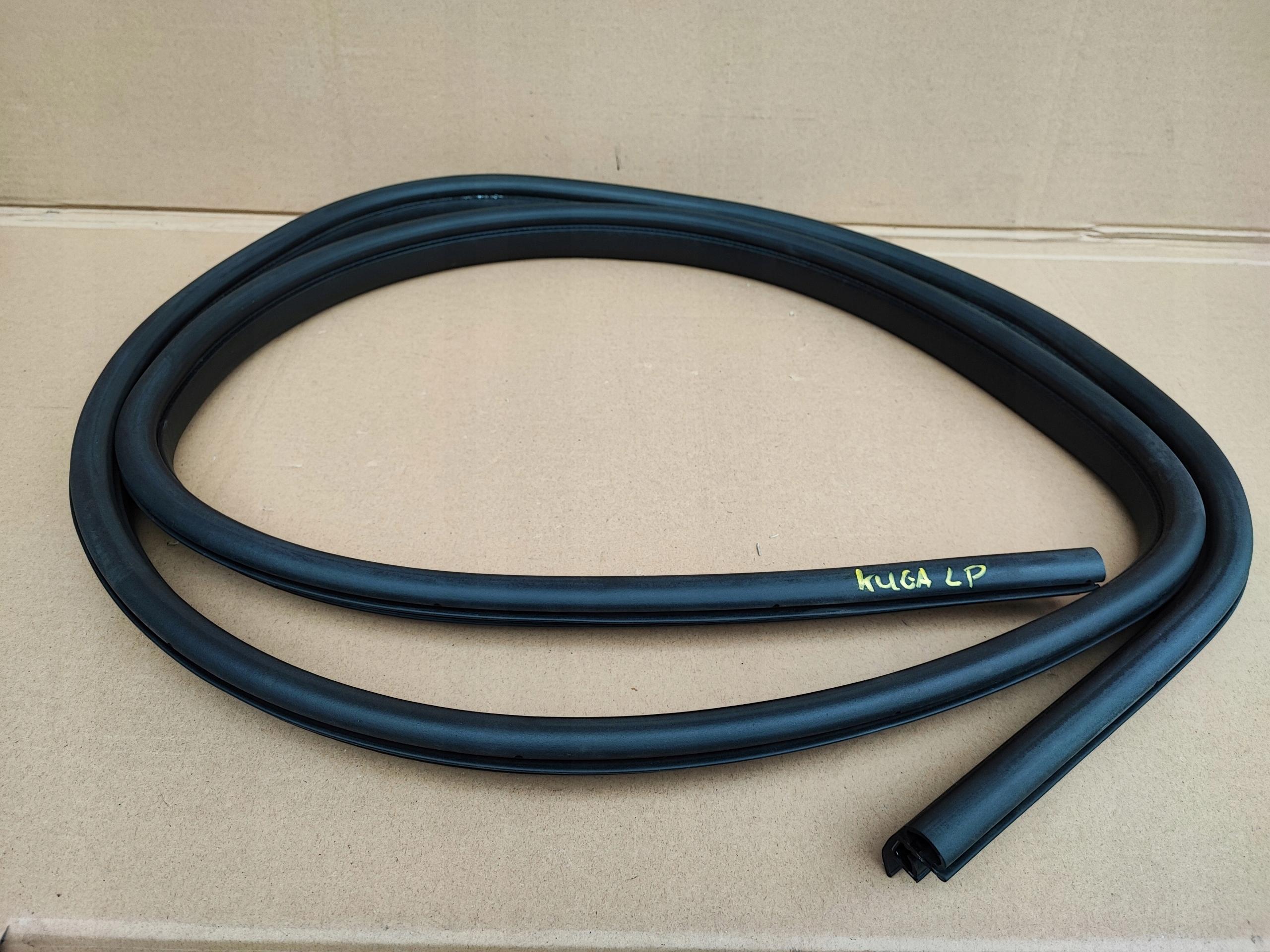 Kuga MK1 2.0 TDCi уплотнение двери левая передняя