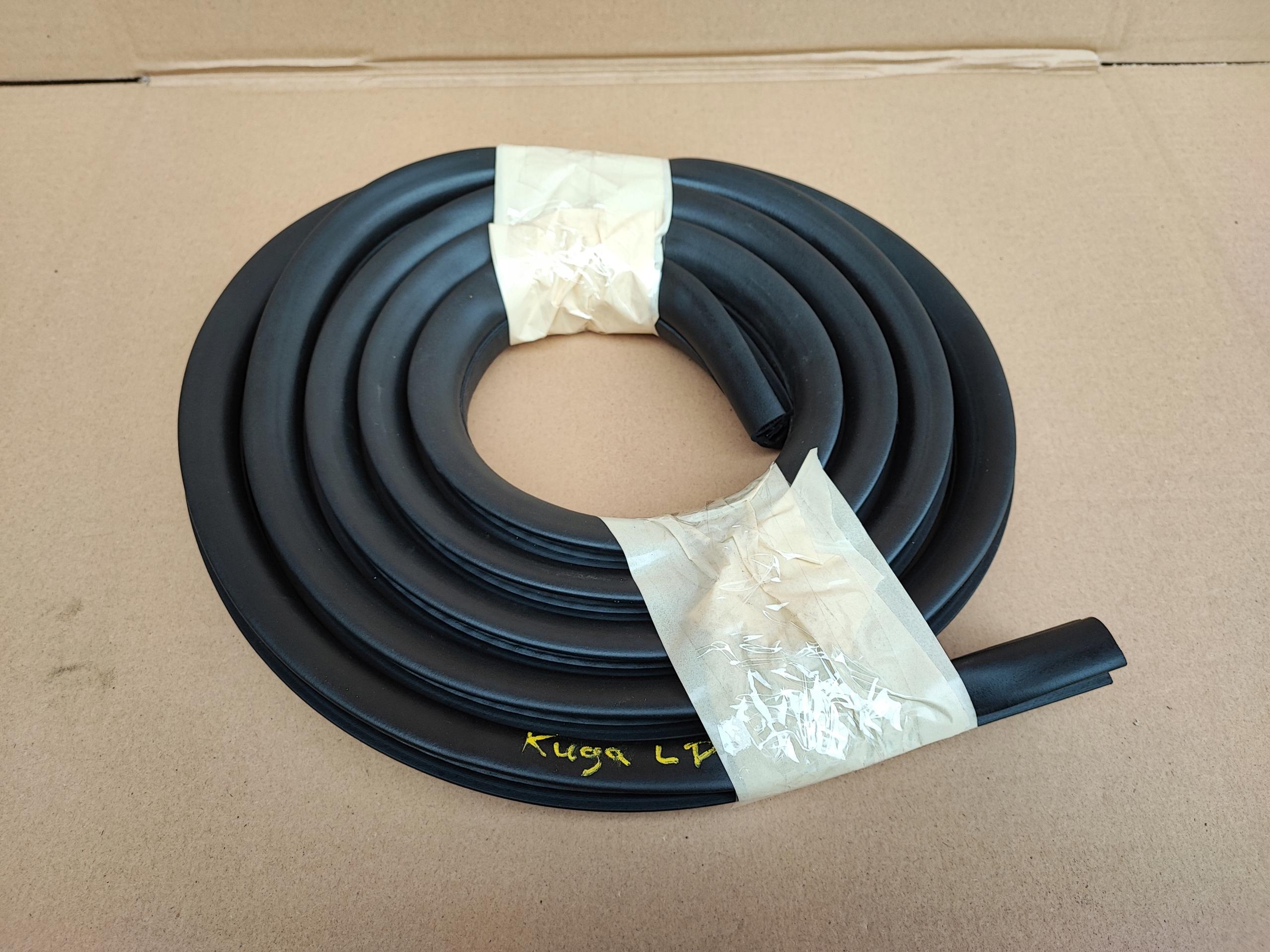 Kuga MK1 2.0 TDCi уплотнение двери левая передняя