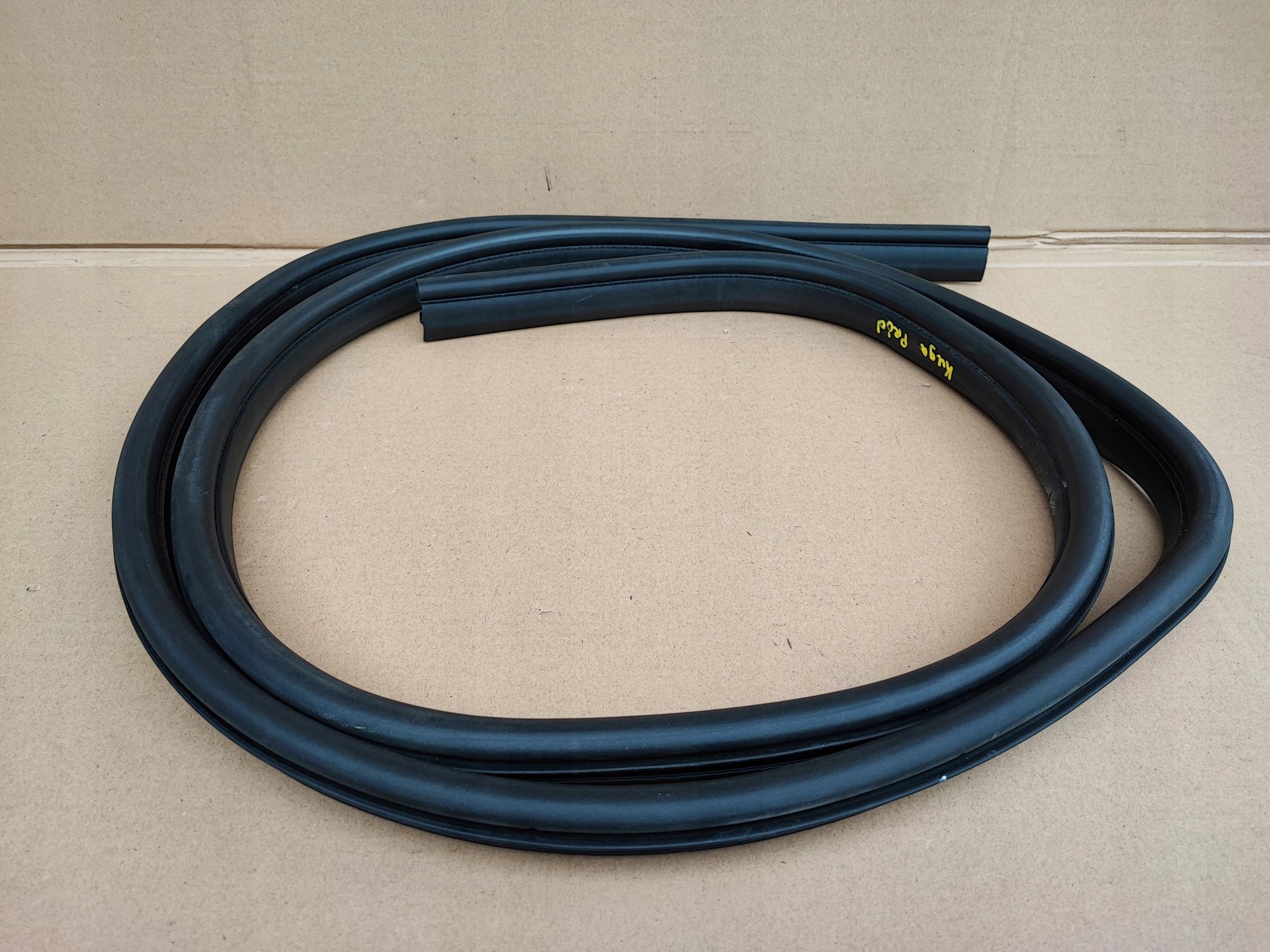 Kuga MK1 2.0 TDCi уплотнение двери левая передняя