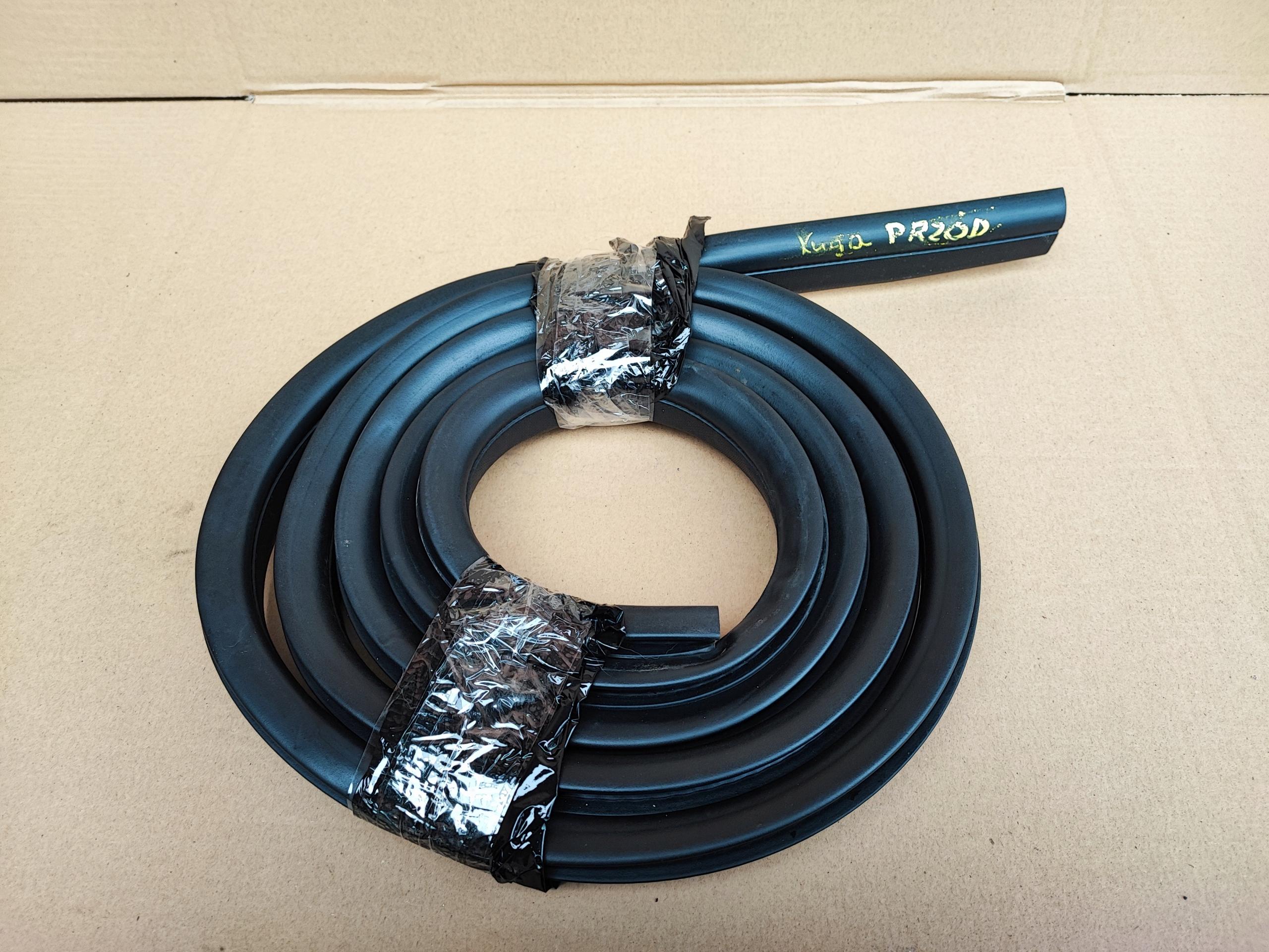 Kuga MK1 2.0 TDCi уплотнение двери левая передняя