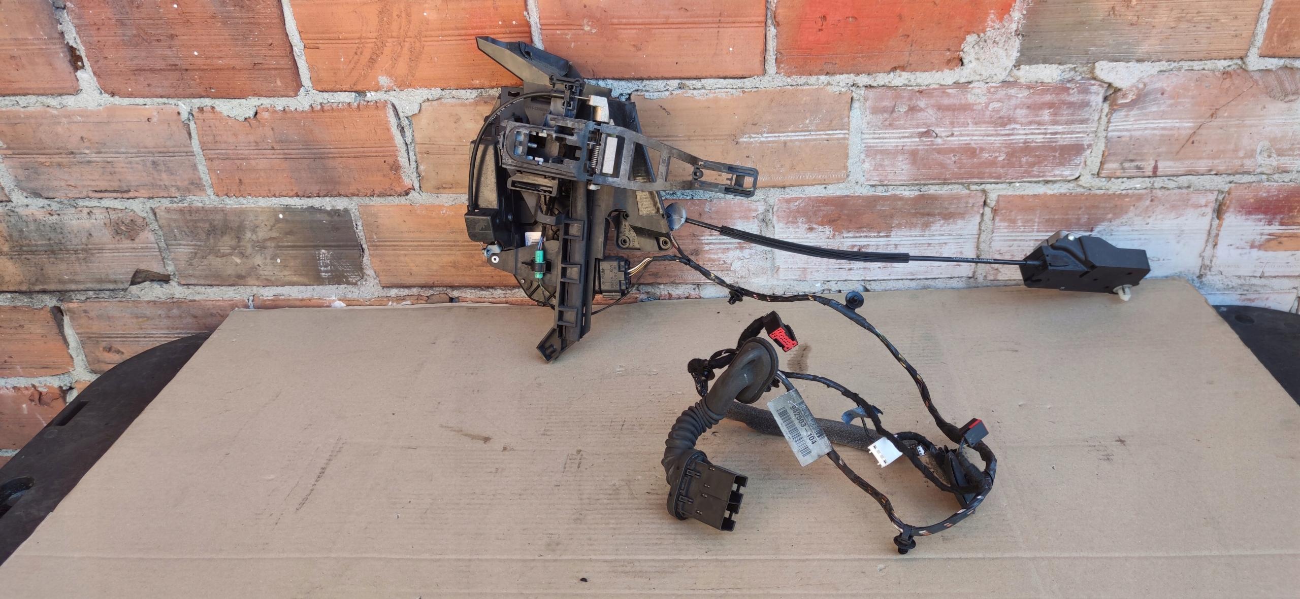 8V4A-S26412-GA - Kuga MK1 замок двери правый задний KeyFree Keyless