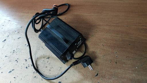 ЗАРЯДНОЕ УСТРОЙСТВО ИНВЕРТОР SWCH24V10A-B 100-240В 24В 10А