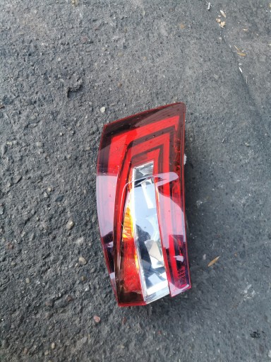 Левая задняя лампа 3V5945207 Skoda Superb III Седан