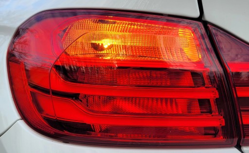 Ліхтар заднього підкрилка bmw f32 помаранчевий поворотник сша