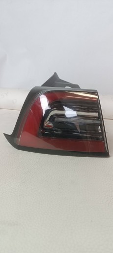 148R000021 - Tesla Lamp Model 3 оставлена ​​148R000021