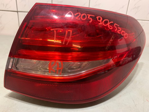 Задня лампа права A2059065200 Mercedes W205 Kombi Europa