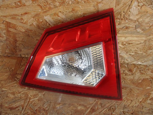 Задняя лампа сзади прямо в Flape Suzuki Vitara III 15-