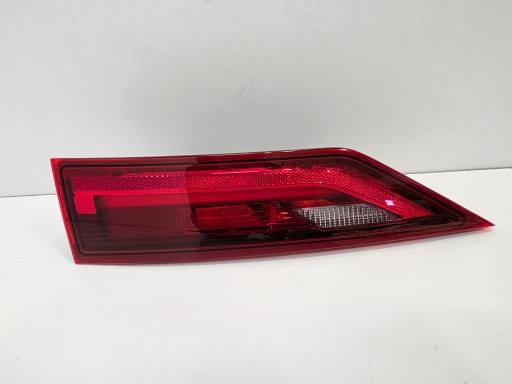 Задняя лампа сзади прямо в заслонке Volvo V90 31656786