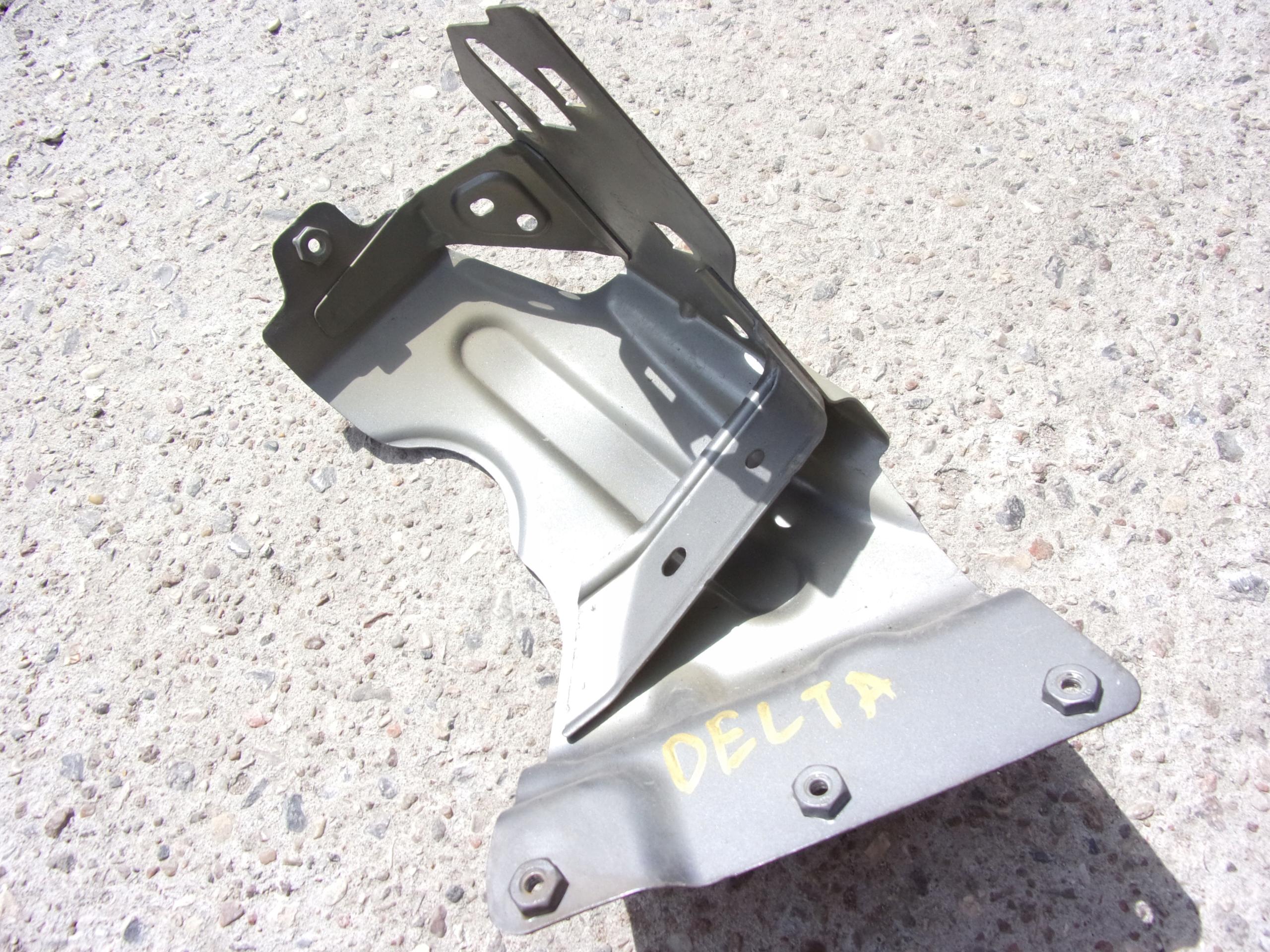 LANCIA DELTA III КРЕПЛЕНИЕ КРЫЛА ПРАВОЕ