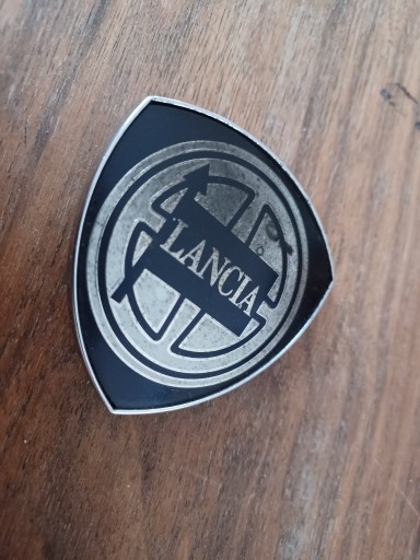 LANCIA THESIS KAPPA - ЗНАЧОК З ЛОГОТИПОМ ПЕРЕДНЬОЇ ЕМБЛЕМИ 82445300