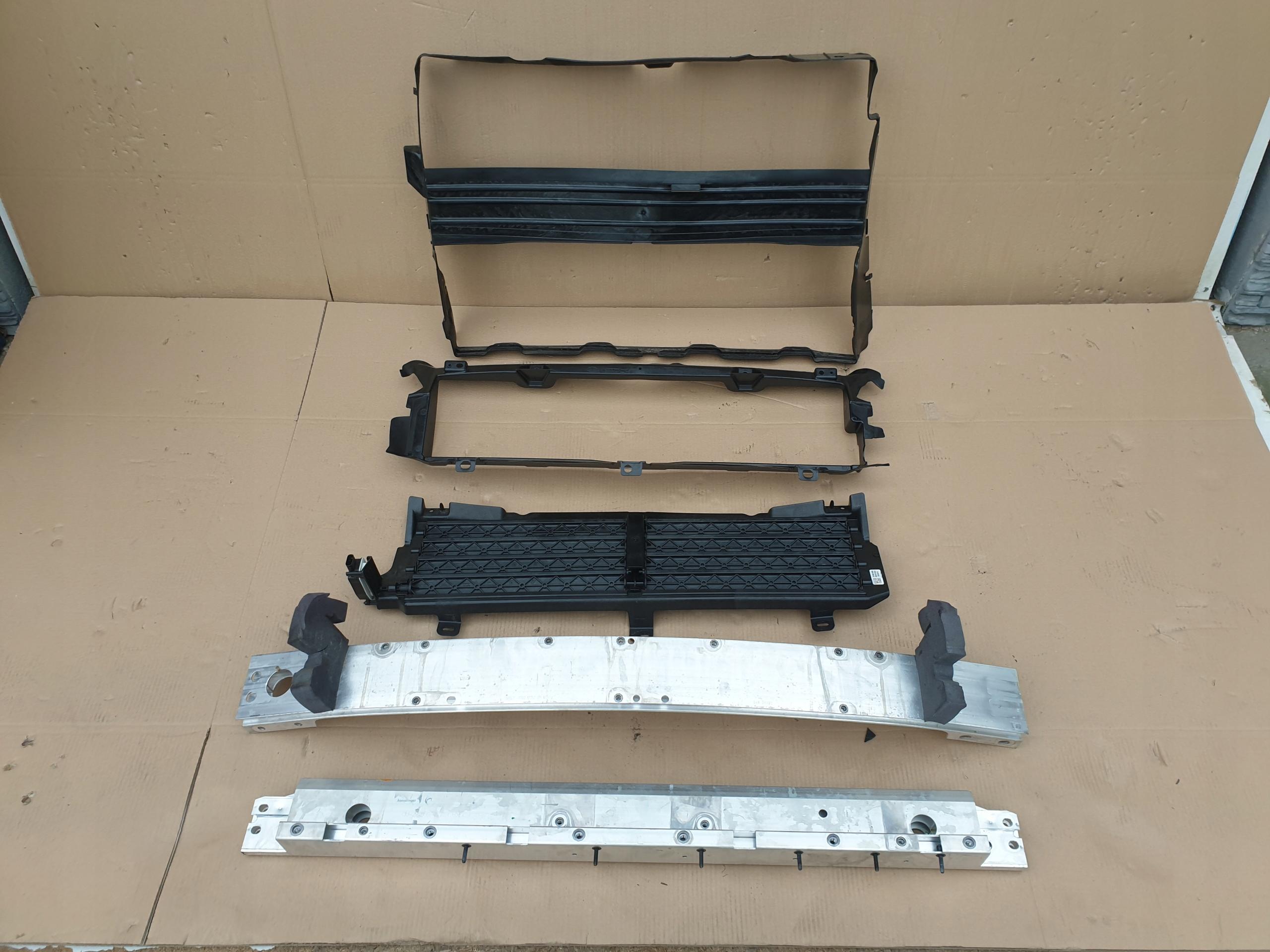 K8D2-8475-AC - LAND ROVER EVOQUE II ЛУЧ РЕМЕНЬ ЖАЛЮЗИ НА ВХОДЕ СПЕРЕДИ