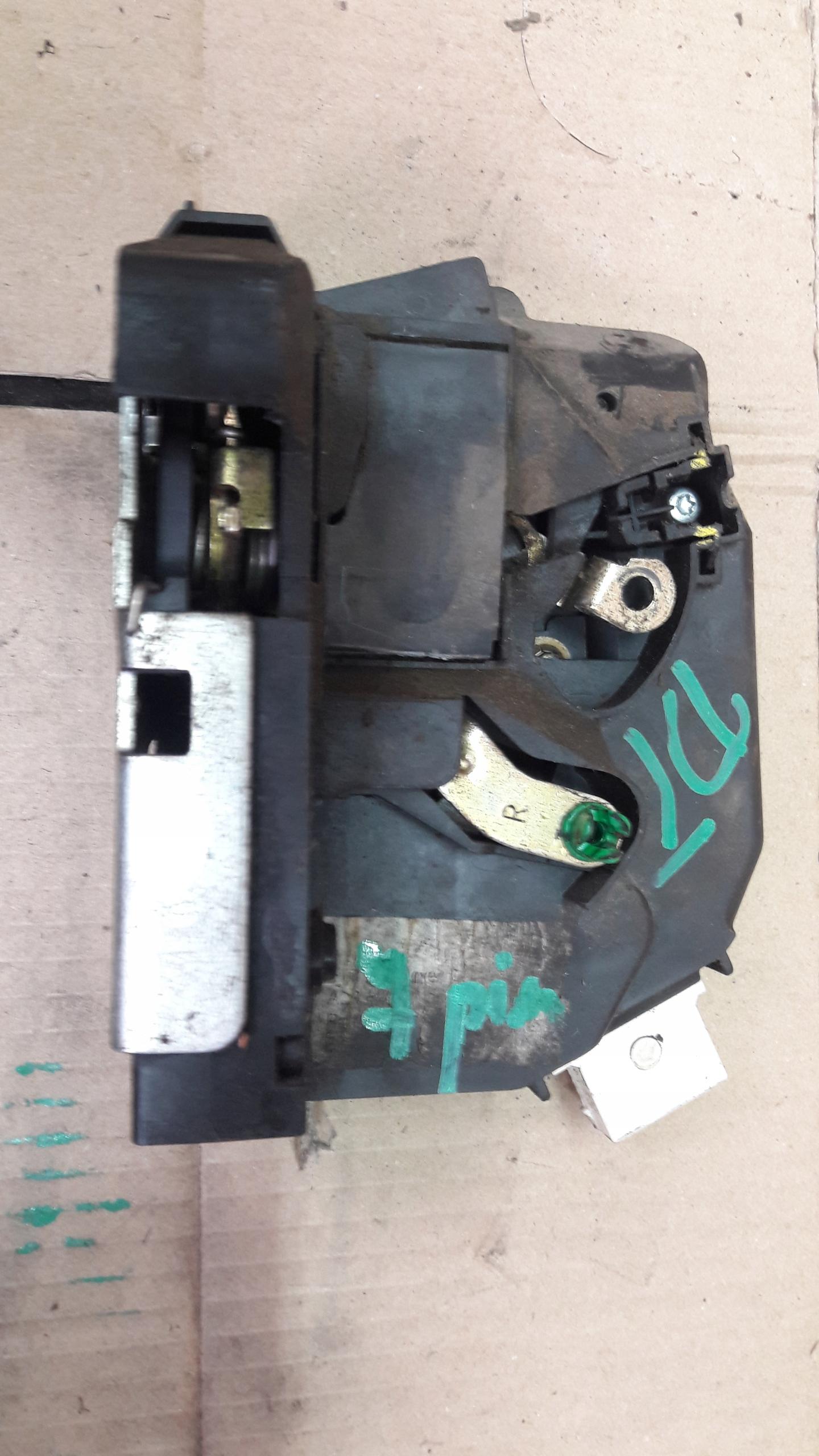 LAND ROVER FREELANDER ЗАМОК ДВЕРІ ПРАВИЙ ЗАДНІЙ