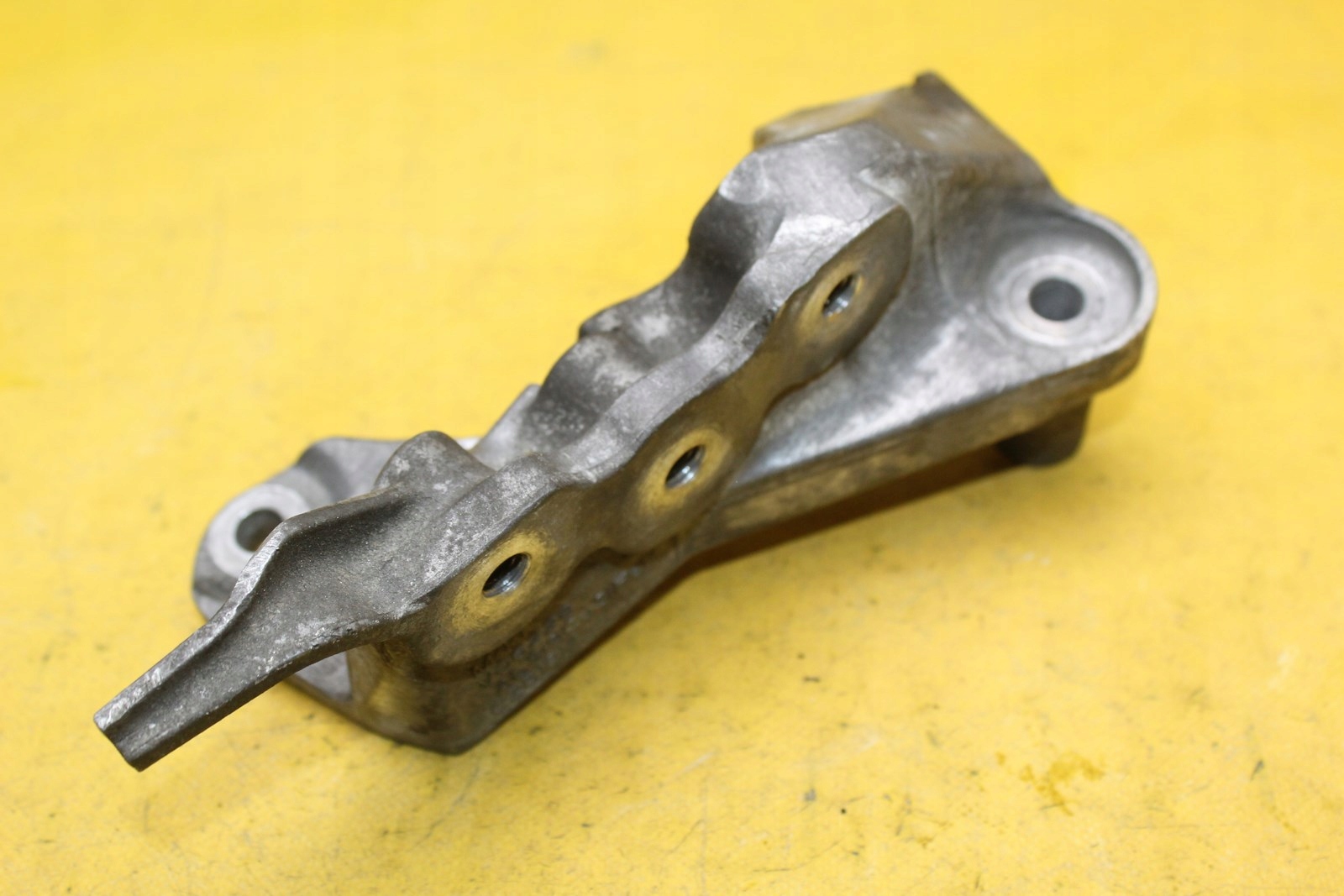 КРОНШТЕЙН ДЛЯ НОГ 13248511 ASTRA J 1.6 16V Z16XER