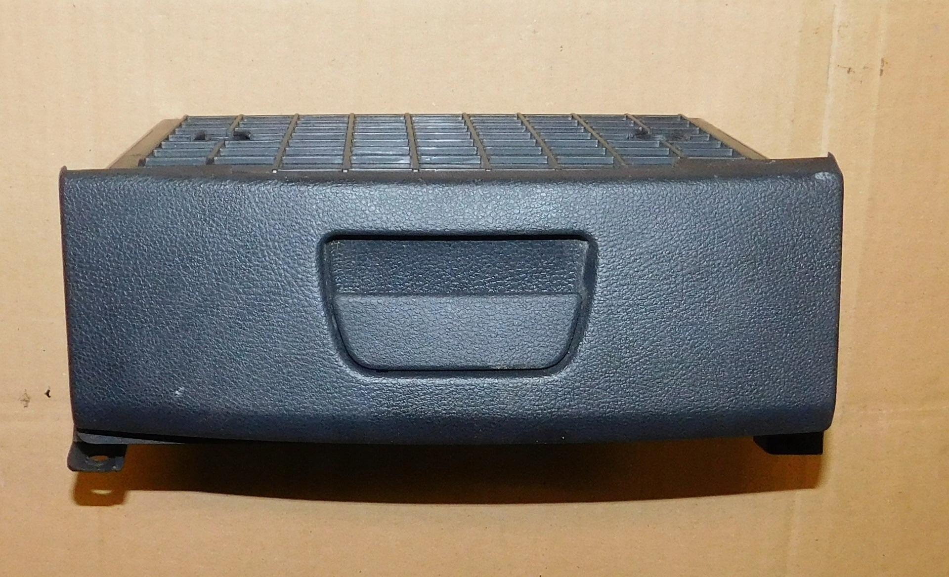 LEON 5F III ЯЩИК ДЛЯ ЗБЕРІГАННЯ СИДІННЯ ВОДІЯ 3T0881577C