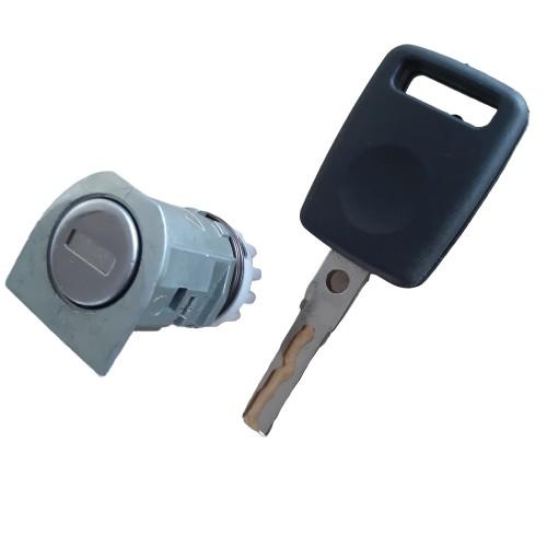 8P0 - Левая вставка левый дверной замок AUDI A3 8P 2003-