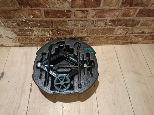 КРЮК КОЛЕСНЫЙ КЛЮЧ KIA CEED II 2012/2018 ГОД