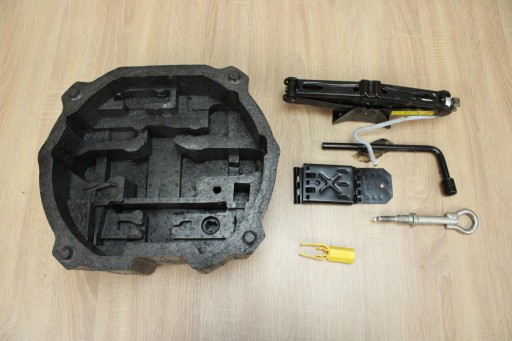 ВАЖЕЛЬ ПІДЙОМНИК ГАК ВСТАВКА КОЛЕСА PEUGEOT 508 ТА СЕДАН