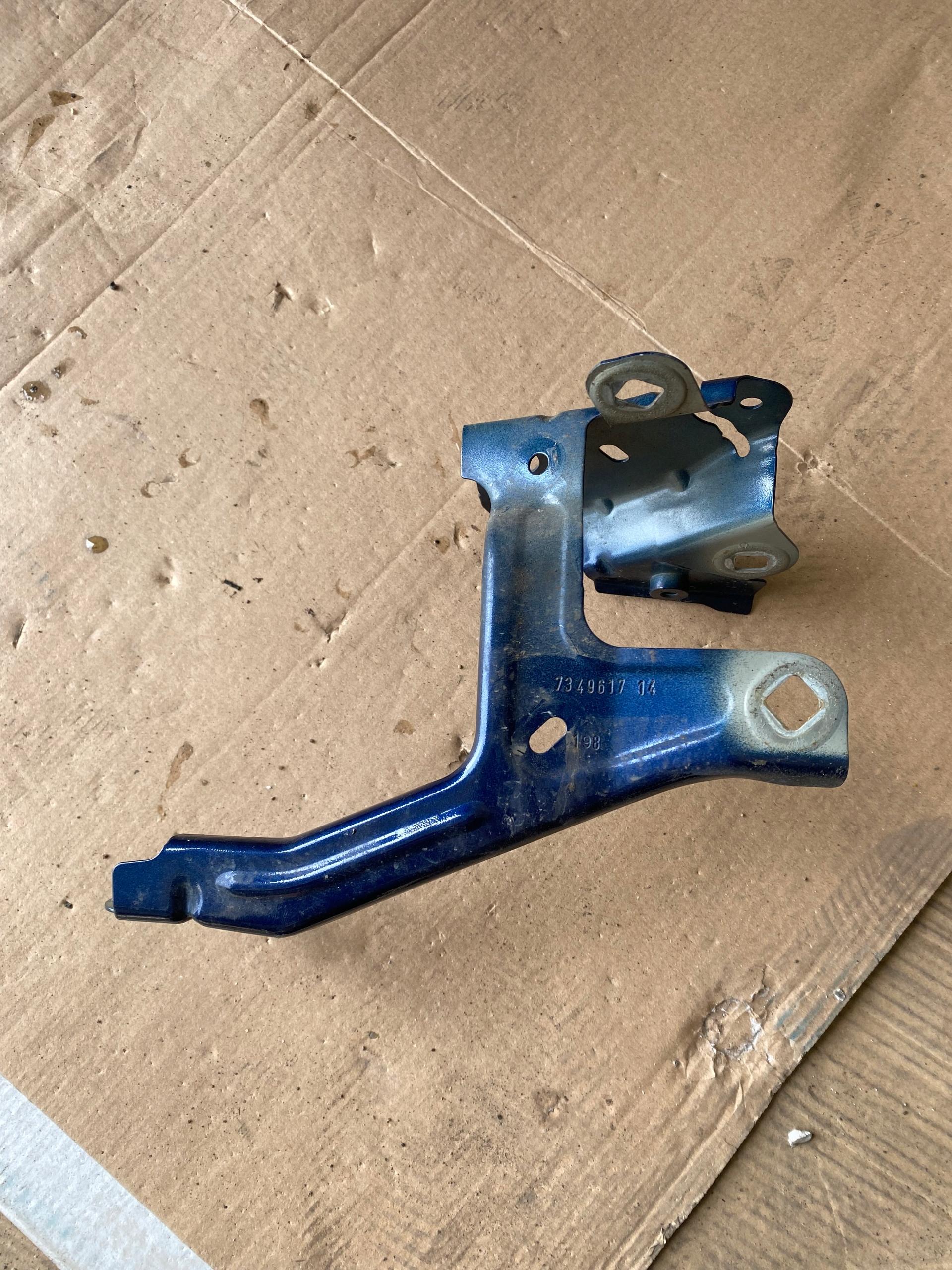 Ліве кріплення крила BMW 5 G30 7349617 C10