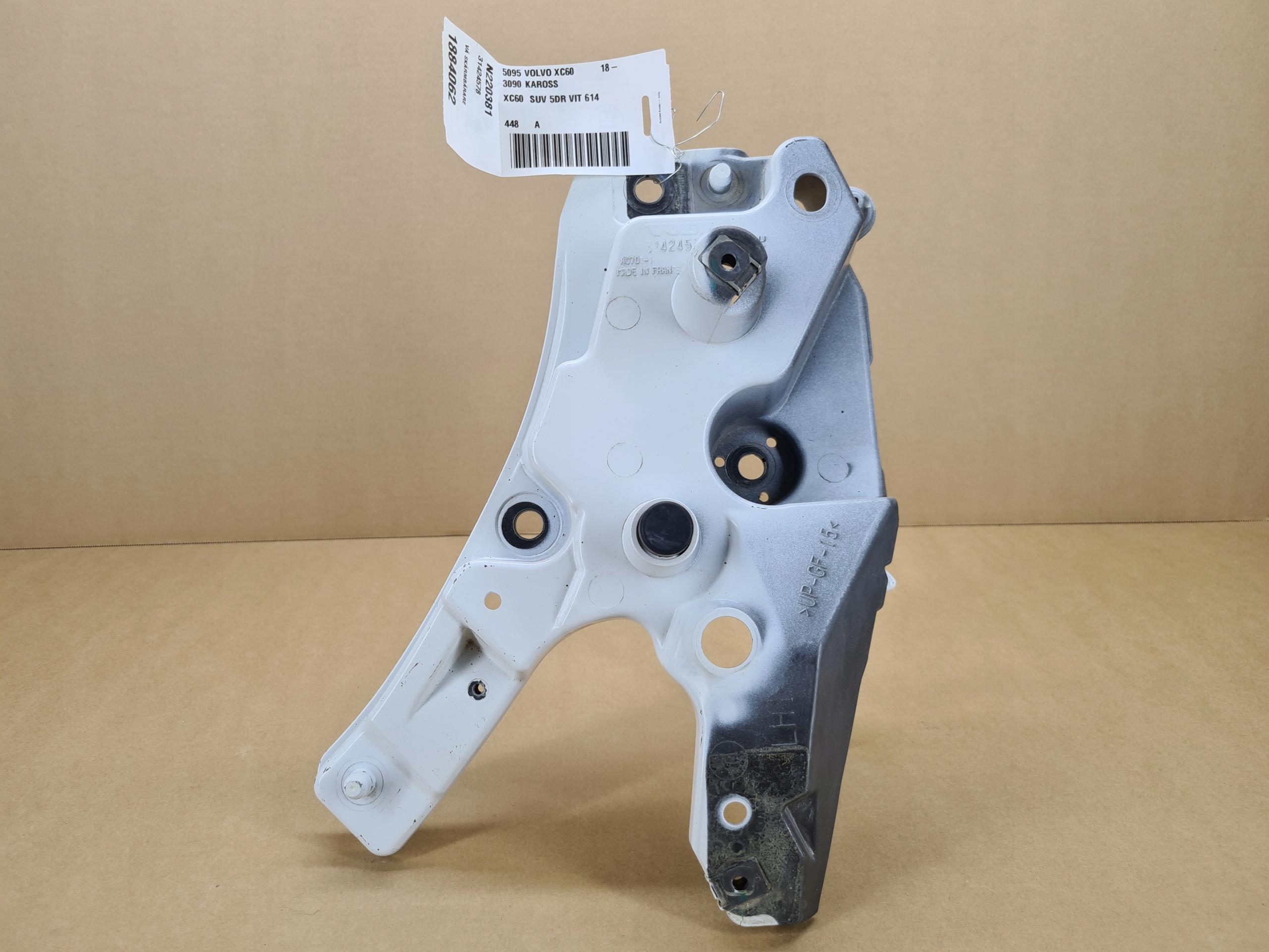 XC60614 31424578 - ЛЕВОЕ КРЕПЛЕНИЕ БРЫЗГОВИК VOLVO XC60 II 614