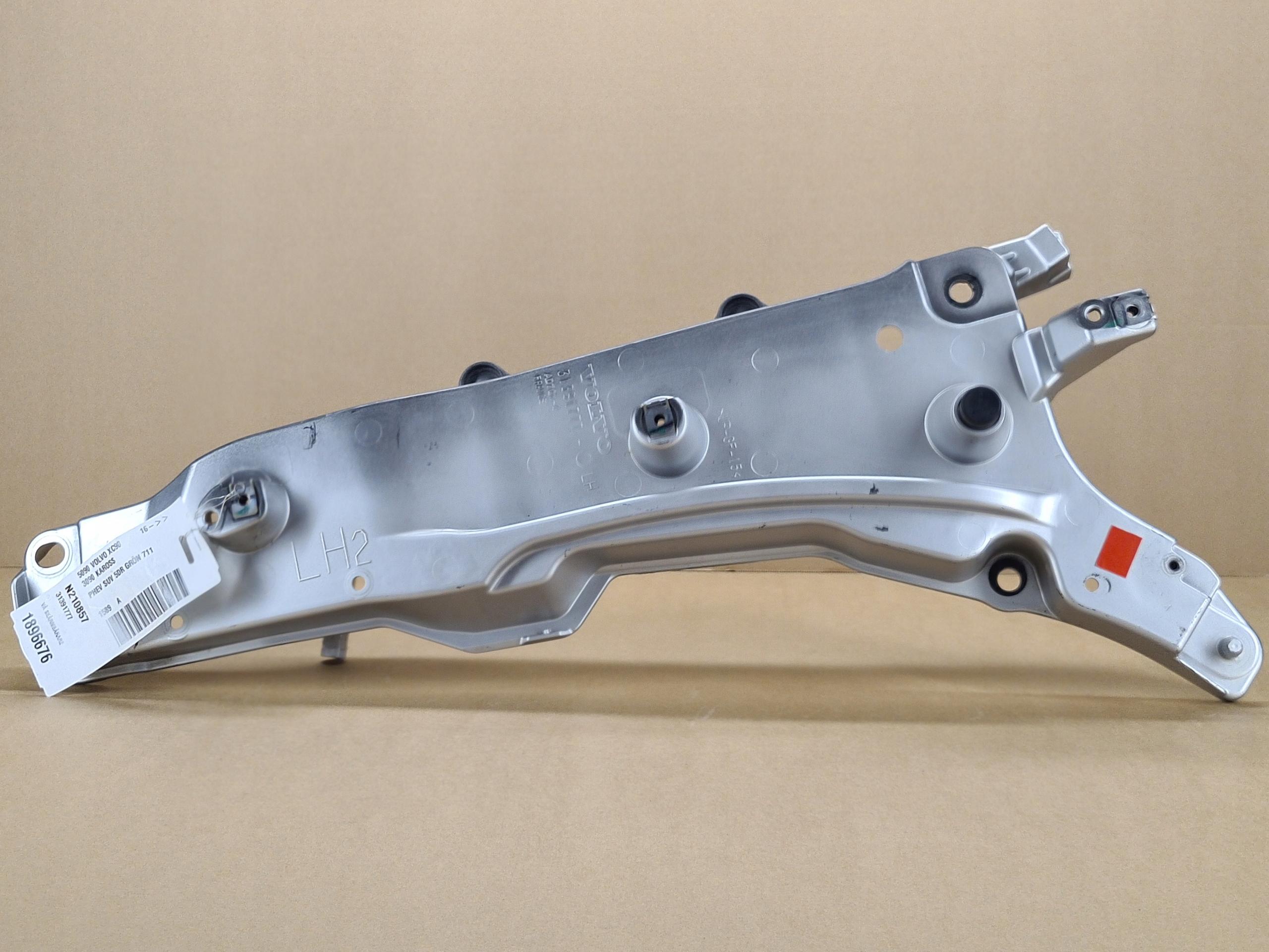 XC9711 31391777 - ЛІВЕ КРІПЛЕННЯ КРОНШТЕЙН КРИЛА XC90 II КОЛІР 711