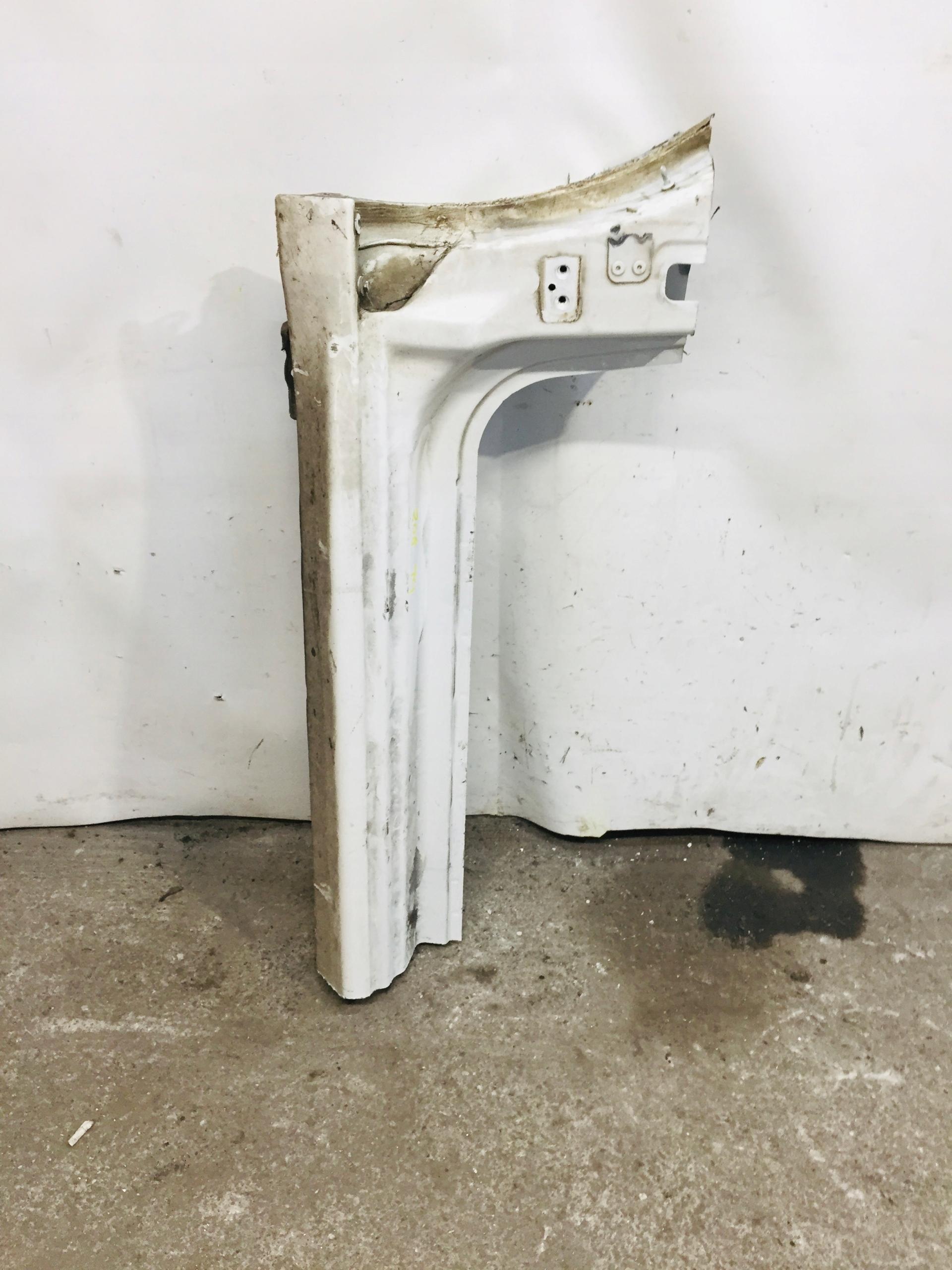 ЛІВИЙ ПОРІГ PEUGEOT 208 3D #74