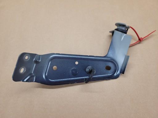 0341 31371008 - ЛІВИЙ КРОНШТЕЙН КРІПЛЕННЯ КРИЛА XC90 КОЛІР 492