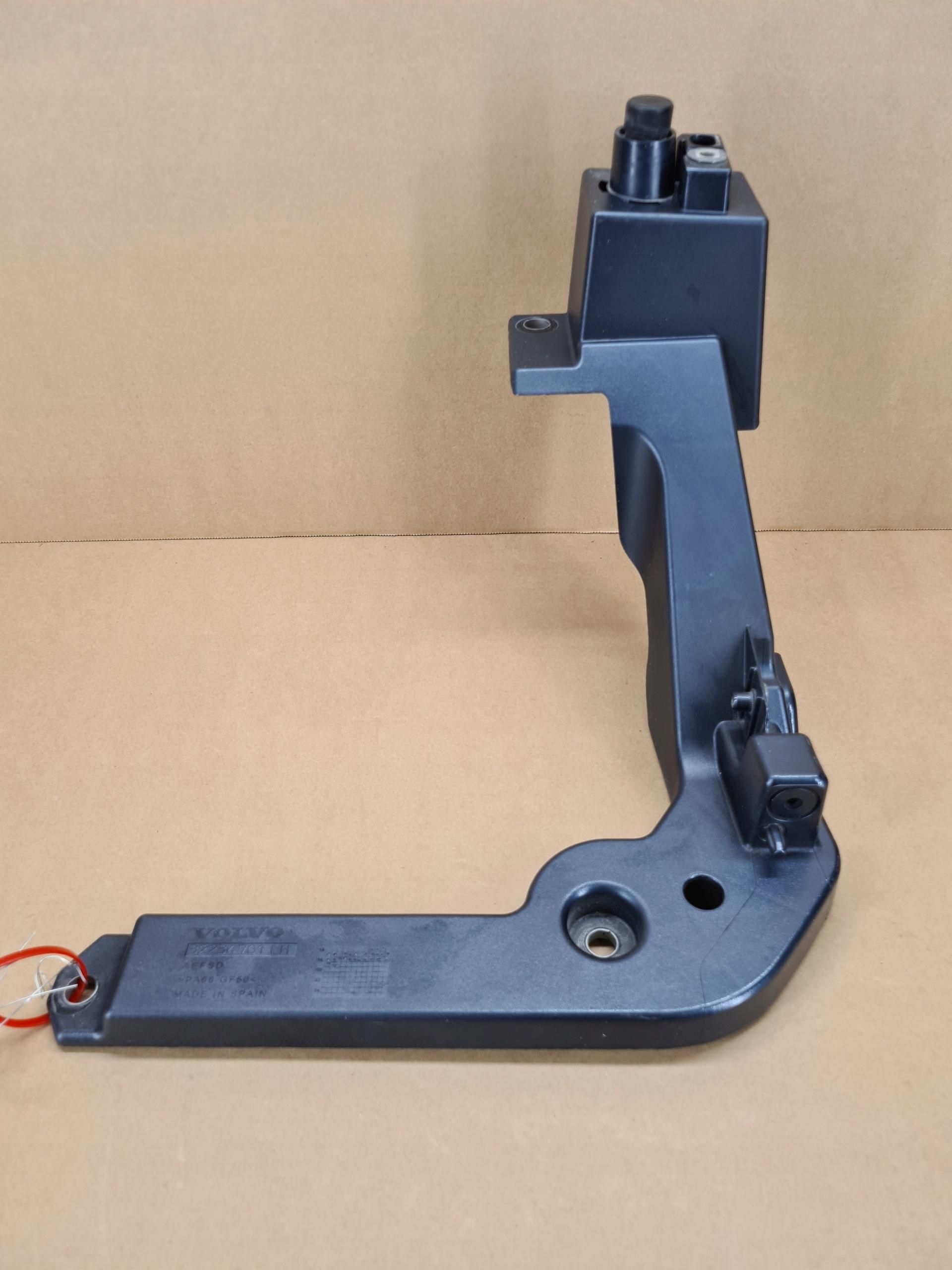 0321 32318691 - ЛІВИЙ КРОНШТЕЙН ОКУЛЯР КРІПЛЕННЯ КРИЛА XC40 723