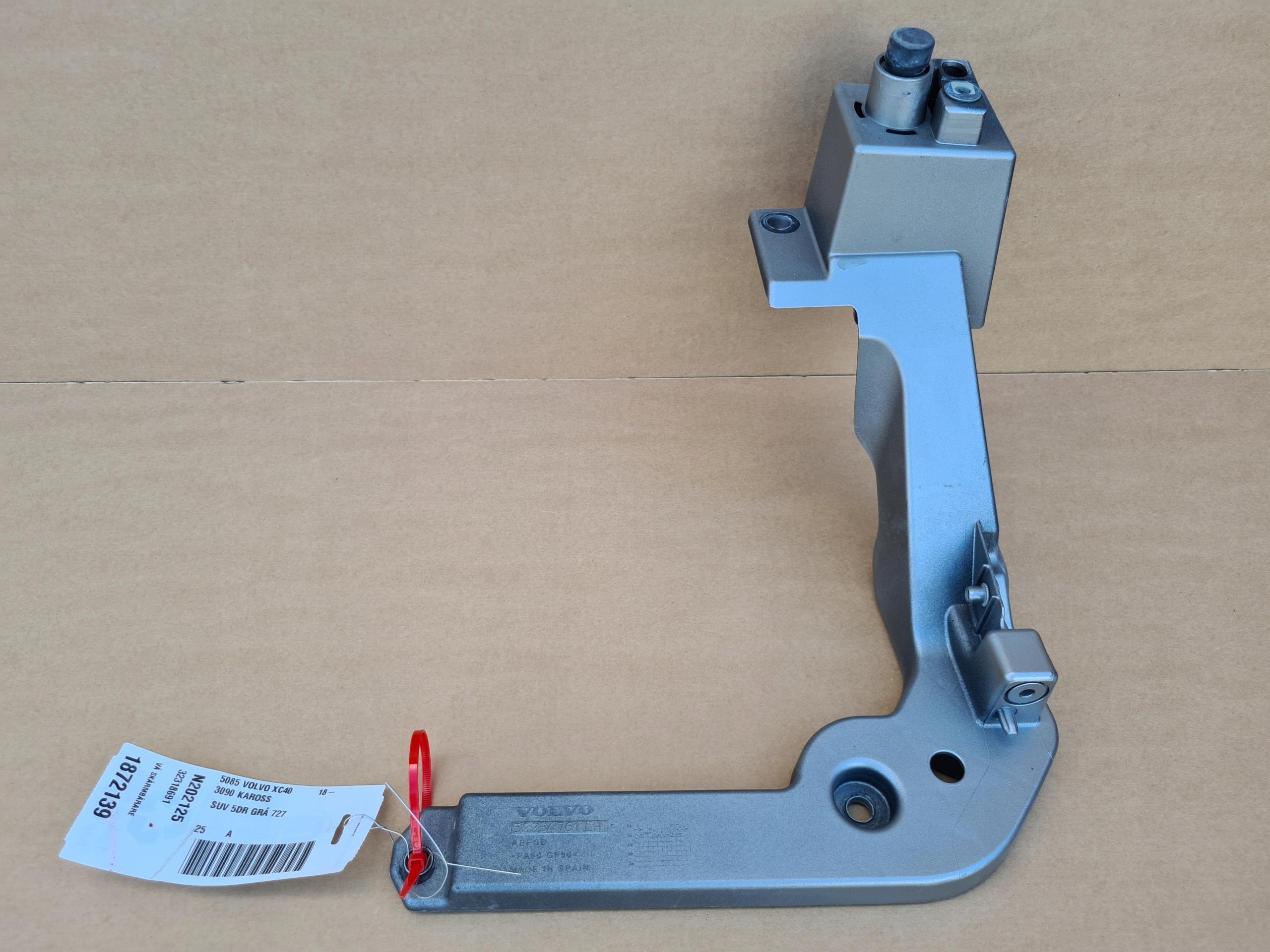 0321 32318691 - ЛЕВЫЙ КРОНШТЕЙН ОКУЛЯР КРЕПЛЕНИЕ КРЫЛА XC40 727