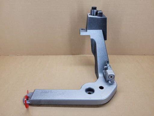 0735 32318691 - ЛІВИЙ КРОНШТЕЙН ОКУЛЯР КРІПЛЕННЯ КРИЛА XC40 735