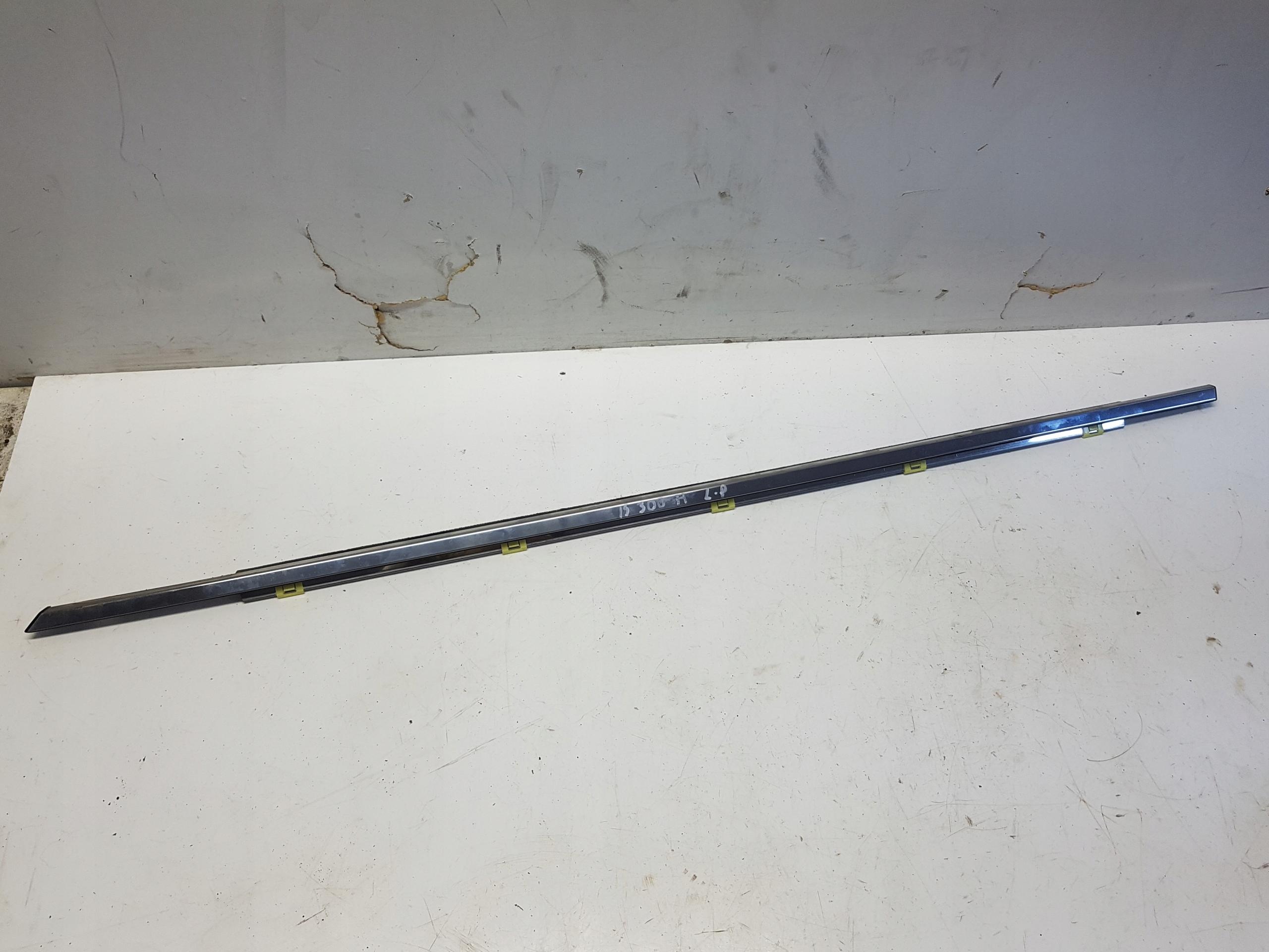 LEXUS IS300H IS III панель двери лобового стекла левая передняя