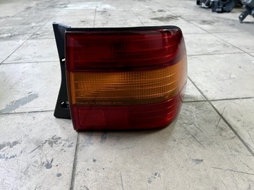 Lexus LS II LS400 Задняя правая лампа, прямо назад 95