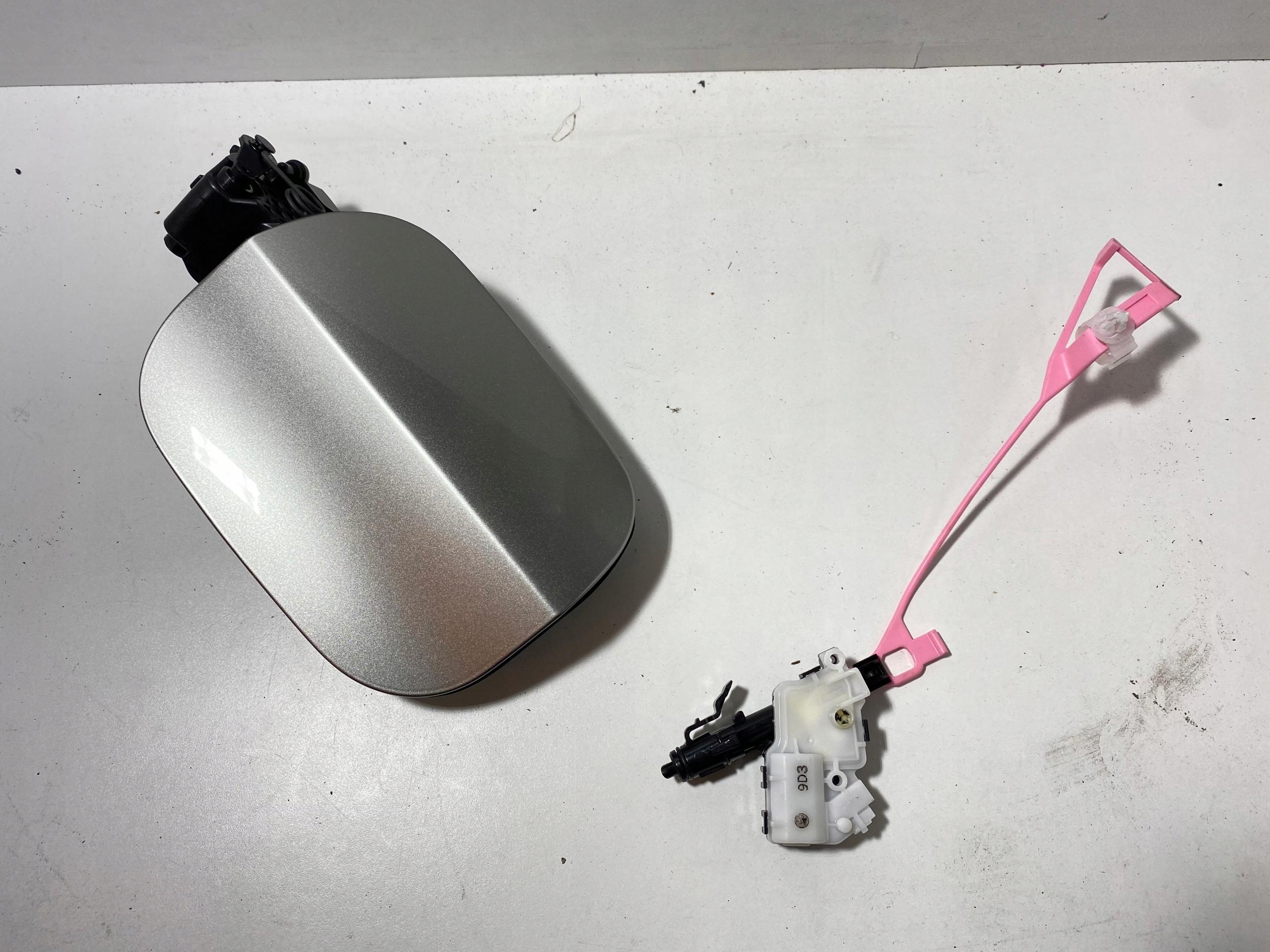 LEXUS RC 200T 300 1J7 КРИШКА ПАЛИВНОГО БАКА