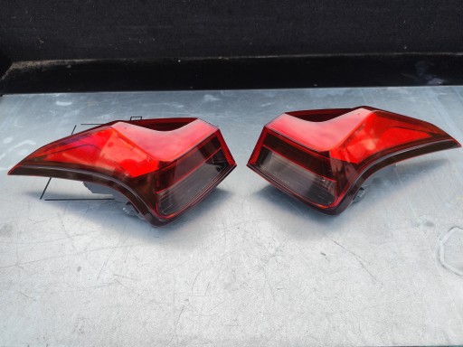 Lexus ux задней задней лампы слева слева