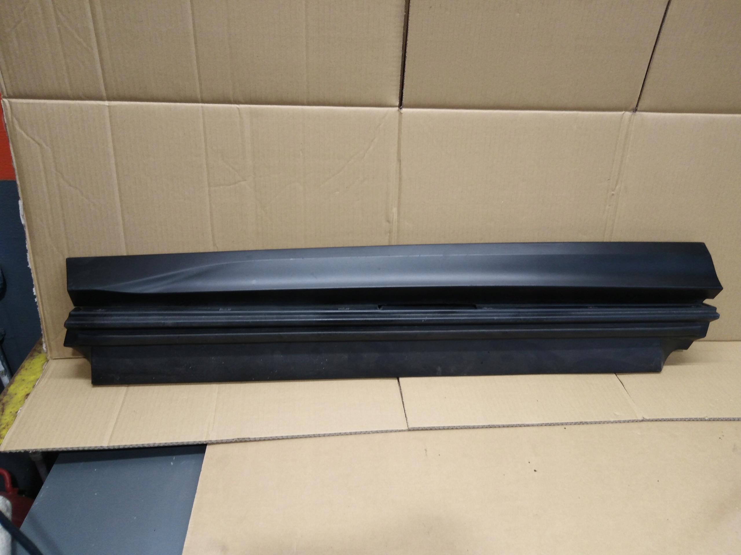 LEXUS UX250 накладка дверей ліва передня 75072-76010